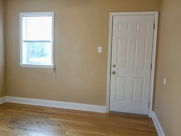 8105 Greenwood Ave — Photo 6