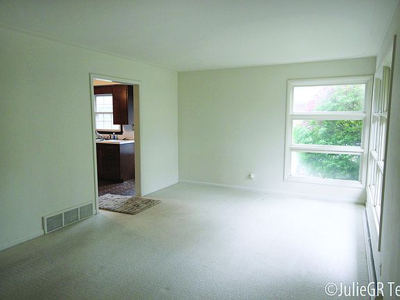 4th image of 1110 Taylor Ave