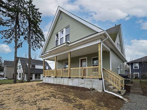 3rd image of 816 14th St NW