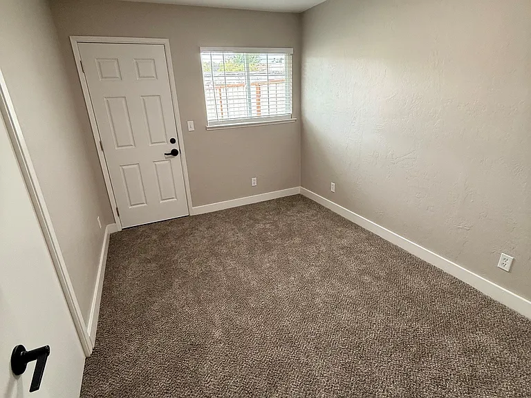3164 Mission Dr — Photo 6