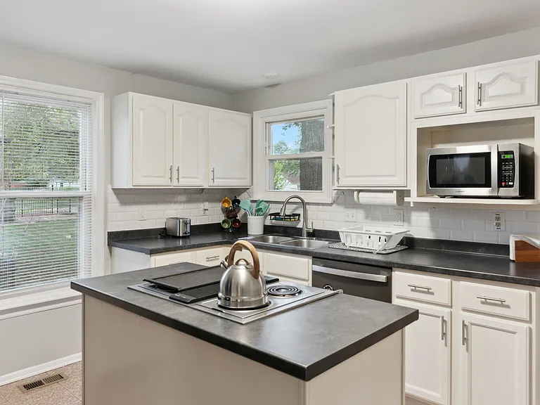 2415 Telegraph Rd — Photo 13