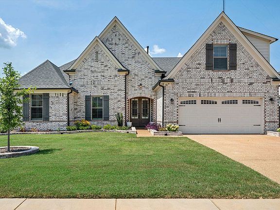 4th image of 130 Laurel Wood Ln