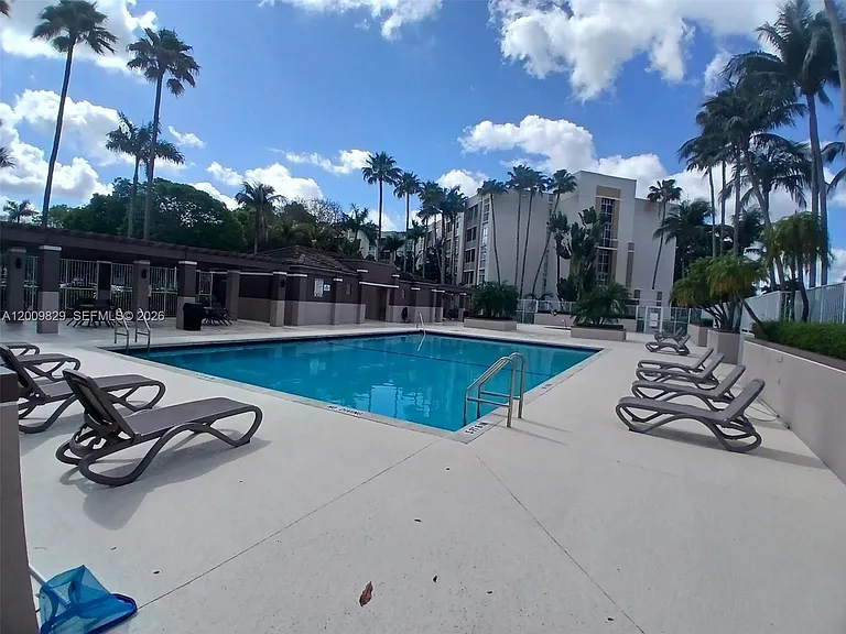 9805 NW 52nd St #509 — Photo 33