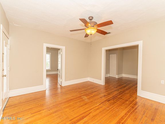 3rd image of 4590 MERRIMAC Avenue