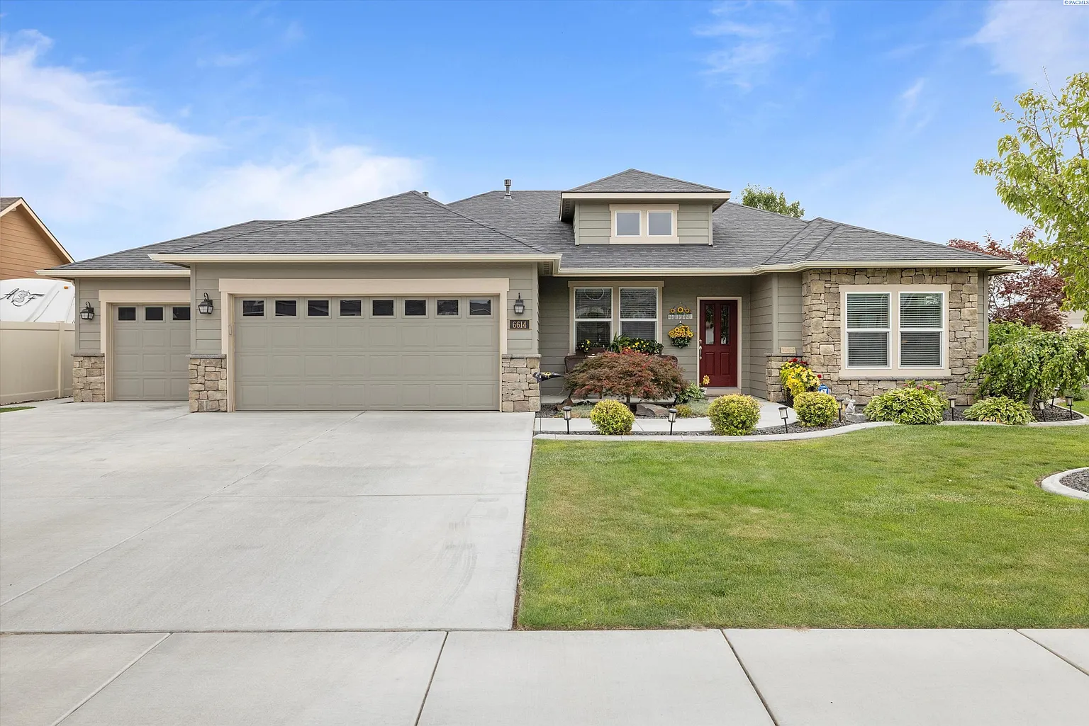 6614 W Aintree Dr photo 1