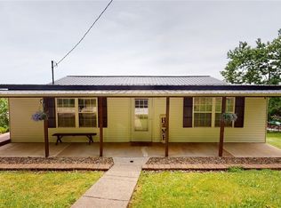 98 Lockhart St, Belpre, OH 45714