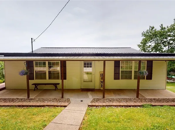 98 Lockhart St, Belpre, OH 45714