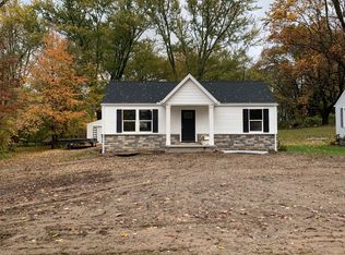2095 Beach Dr, Akron, OH 44312