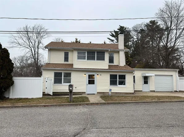 16 Highland Place, Farmingville, NY 11738