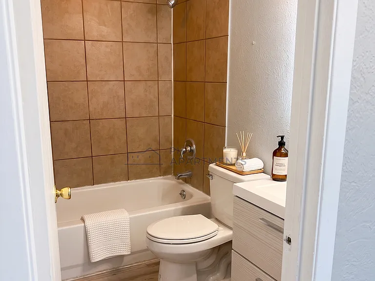 Malibu Manor — Photo 10
