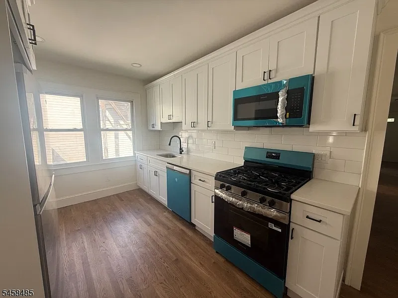 2 bed, 1.0 bath, $2,400 — Photo 3