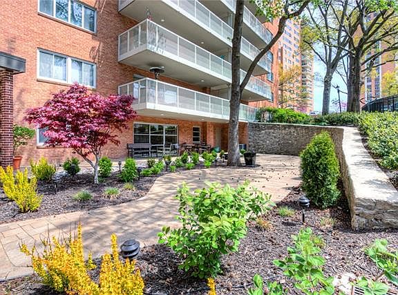 4th image of 310 W 49th St APT 606
