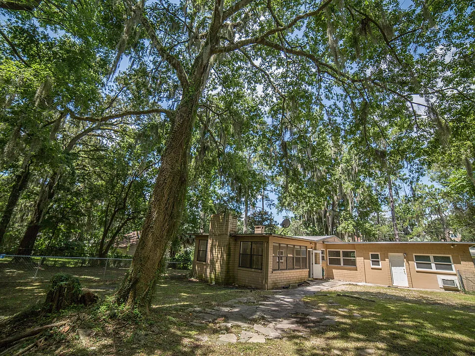 1079 SW 11th Ter