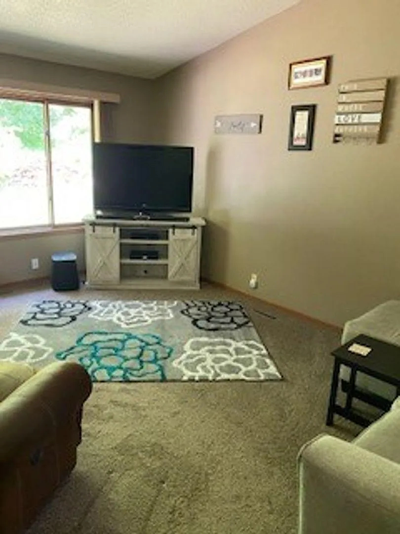 2 bed, 1110 sqft, $1,300 — Photo 4