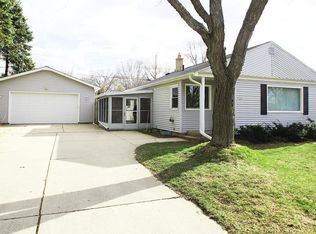 3009 W Rochelle Ave, Glendale, WI 53209