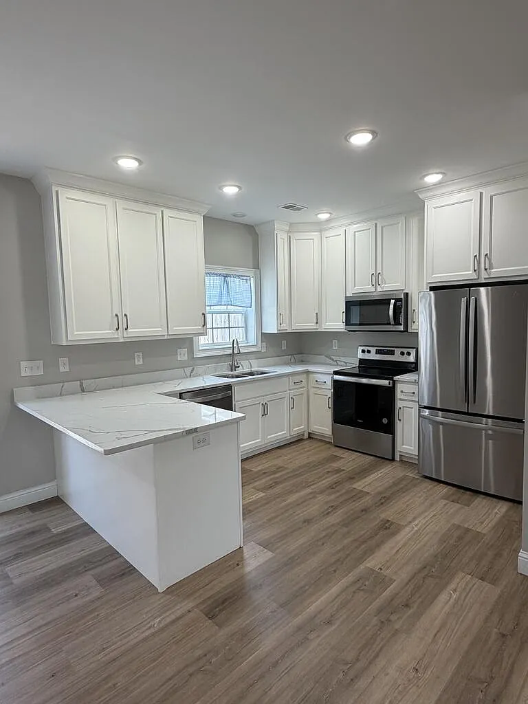 3 bed, $2,000 — Photo 4