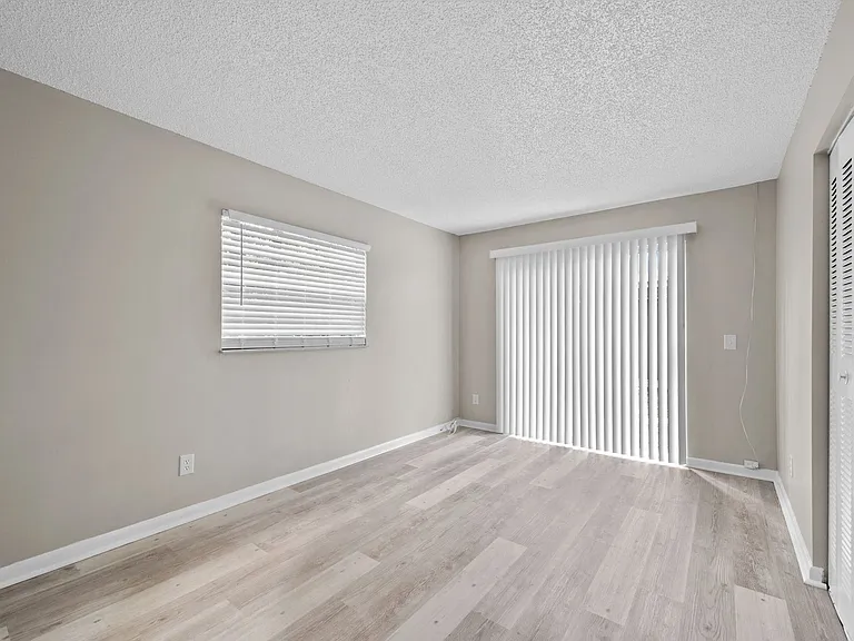 Canterbury Place Apartments — Photo 13