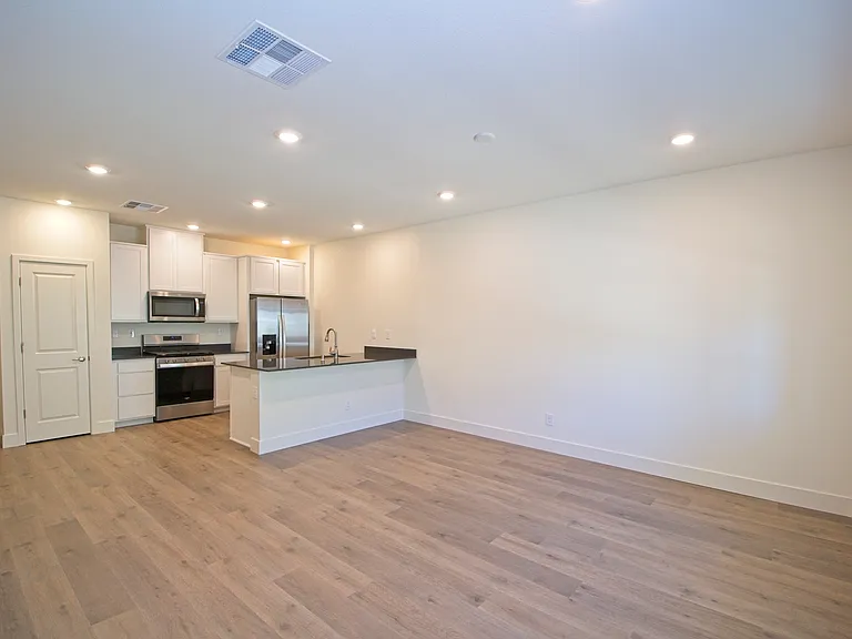 1636 Prancer St — Photo 3
