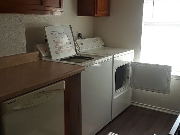 5th image of 5804 Redstone Dr APT B