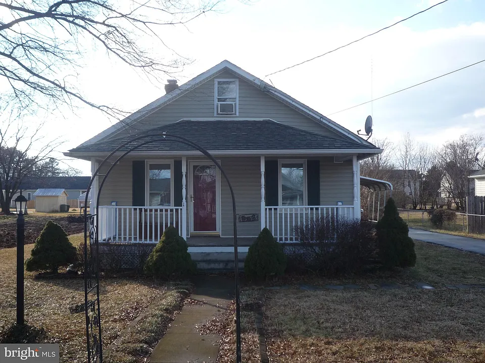 104 Greenway St