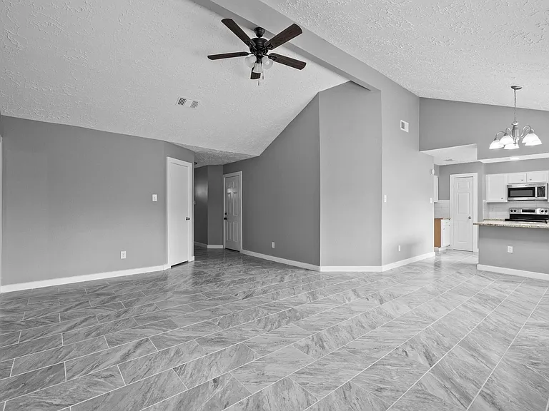 8122 Swan Meadow Ln — Photo 5