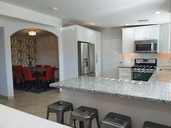 4th image of 3644 E Poinsettia Dr