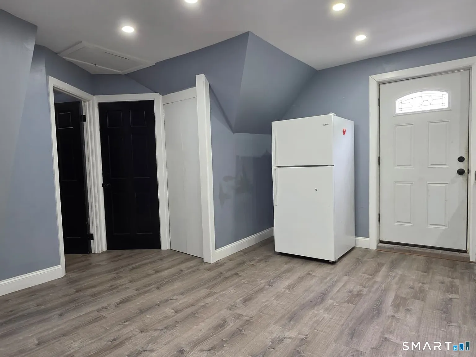 2 bed, 1.0 bath, 2489 sqft, $1,800 — Photo 4