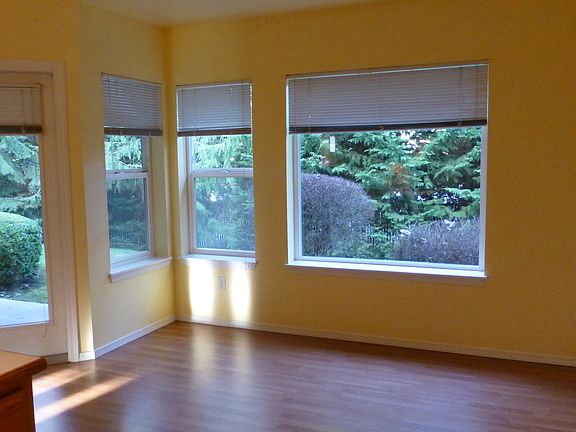 Easting area off kitchen