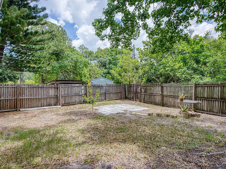 5501 Kelly Dr N — Photo 14