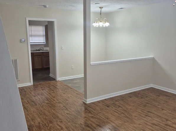 58 Point Place Dr, Cartersville, GA 30120