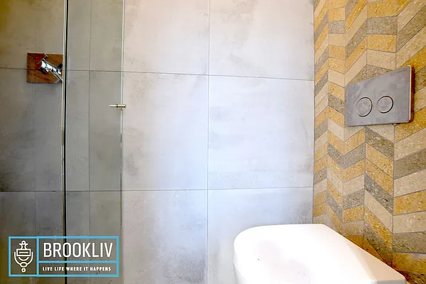 Rented by null | media 32