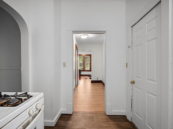 5th image of 620 Cook Ave E