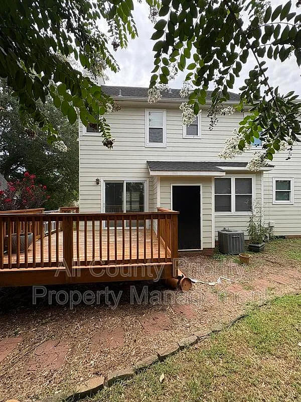 3 bed, 2.5 bath, $2,250 — Photo 3
