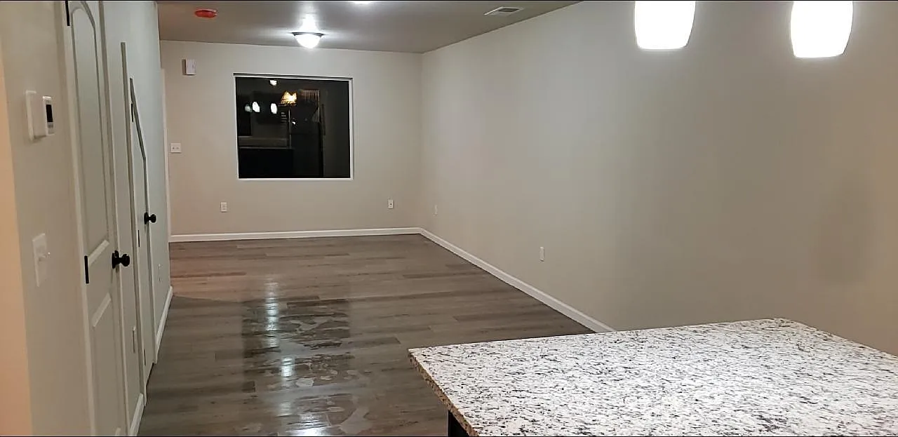 2 bed, 1.5 bath, 1050 sqft, $1,550 — Photo 3