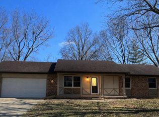 112 Donoho Dr, Salem, IL 62881