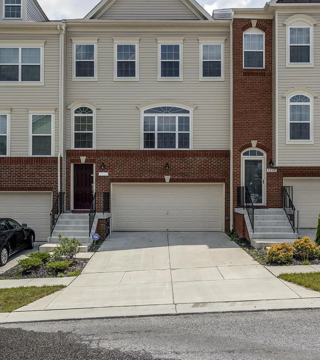 3 bed, 3.5 bath, 2520 sqft, $3,295 — Photo 1