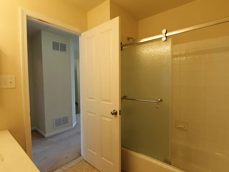 316 Ross Ct — Photo 12