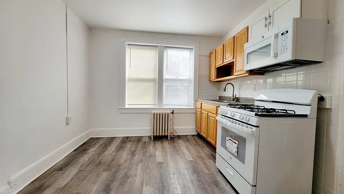 Building Photo - 401 Walker St #5
