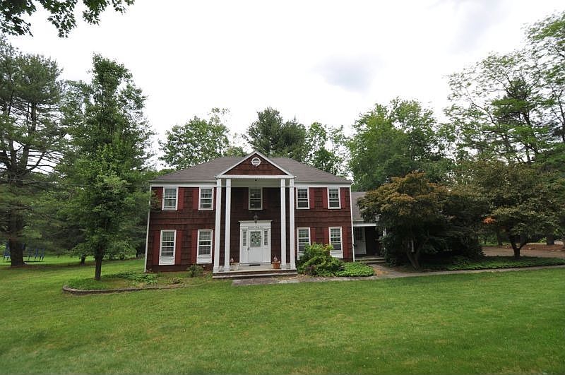 2nd image of 1723 Merriam Dr