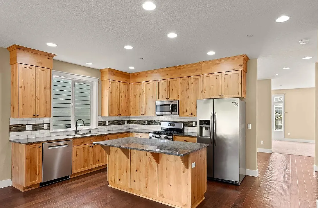 4 bed, 2740 sqft, $3,200 — Photo 4