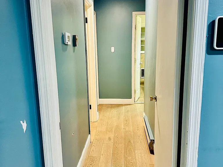 323 Russelcroft Rd — Photo 25