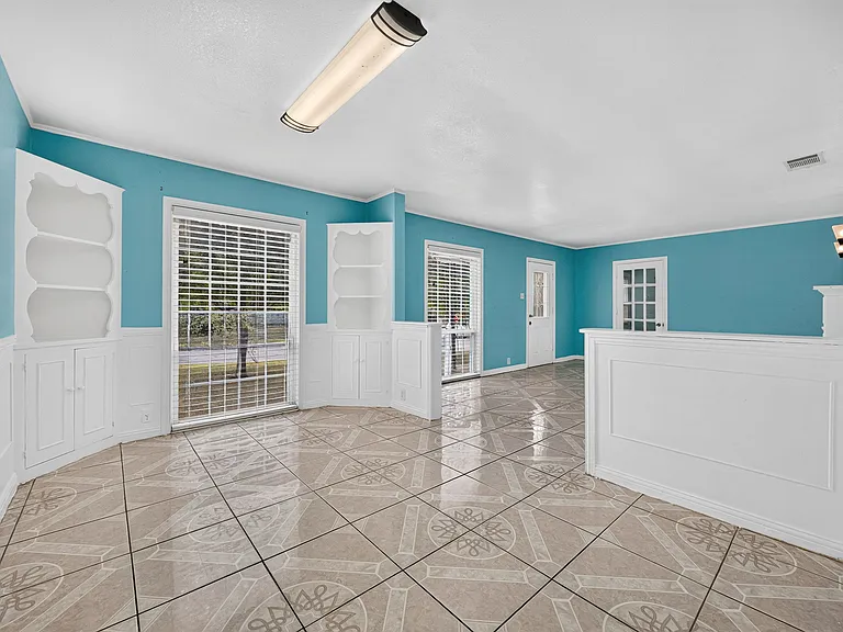 907 Buckalew St — Photo 20
