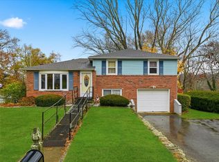 7 Barn Rd, Ledyard, CT 06339