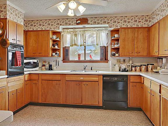 3rd image of 2935 Kabel Dr