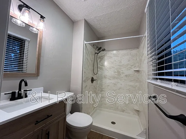 233 Boulder Ct — Photo 19