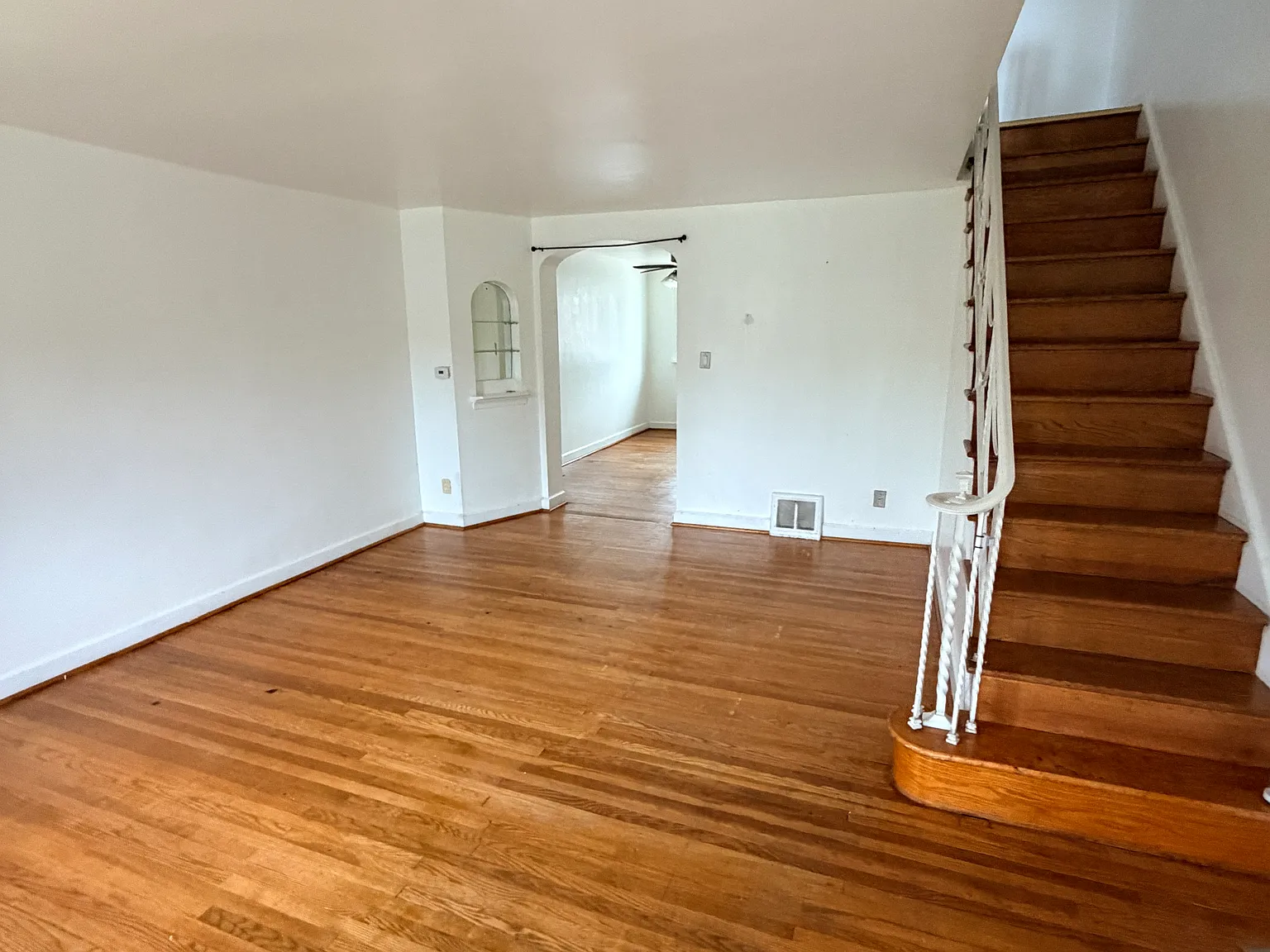 3 bed, 1088 sqft, $1,650 — Photo 2
