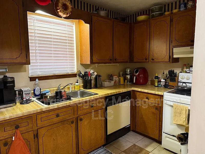2 bed, 1.0 bath, 1000 sqft, $1,275 — Photo 2