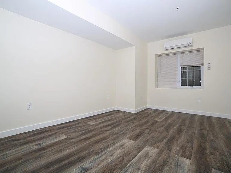 111 Glenwood Avenue — Photo 6