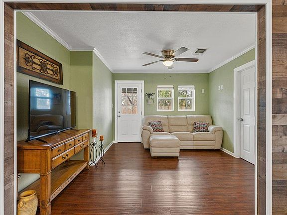 3rd image of 503 E Bluebonnet Ln