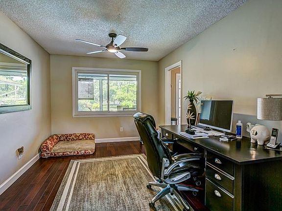 5th image of 200 W Berkshire Cir